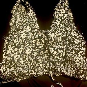 Black and white flowered ruched crop top